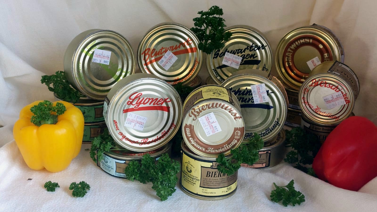 Dosenwurst Meistermetzgerei Baumgärtner, mit einer Erfahrung von über 5 Jahrzehnten steht der Name Baumgärtner für beste Qualität von Fleisch und Wurstwaren - seit 2016 bietet Metzgermeister Andreas Baumgärtner